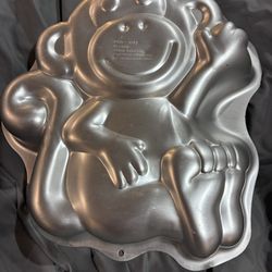 Wilton Monkey Aluminum Cake Pan Mold #2105-1023. Metal Baking Cooking Pan