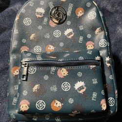 JUJUTSU KAISEN CHIBI AOP METAL BADGE MINI BACKPACK