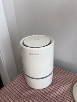 Desktop air purifier