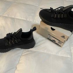Black Adidas Size 7