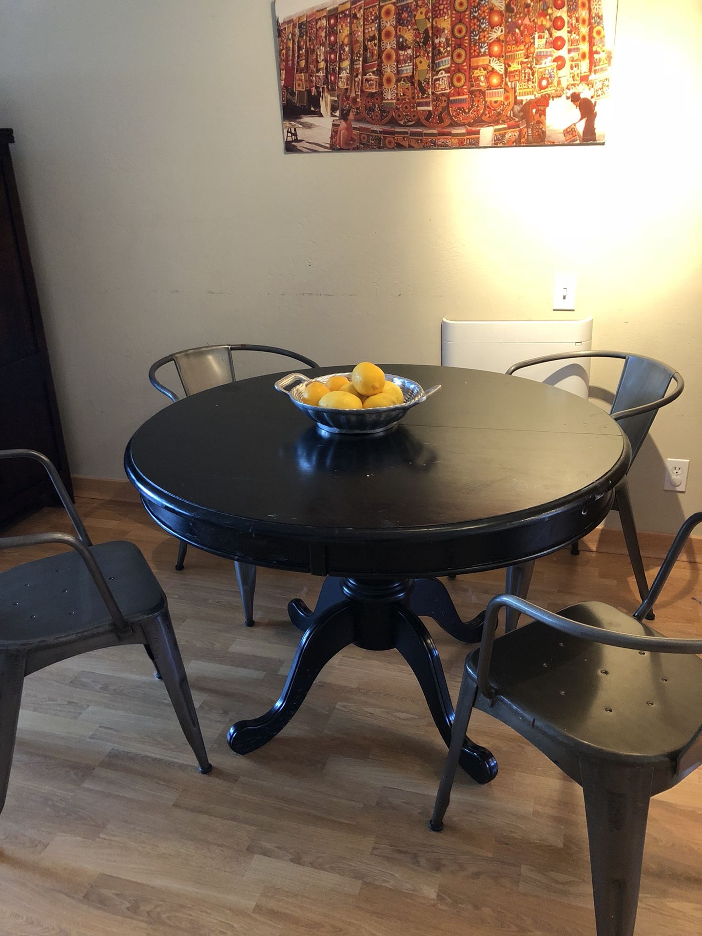 Dining table with leaf.. needs paint job but otherwise in great condition.