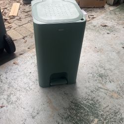Trash can