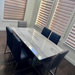Dining Table & Chairs