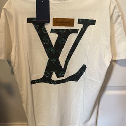 Louis Vuitton Everyday LV Logo T-Shirt Blue Large for Sale in Chicago, IL -  OfferUp