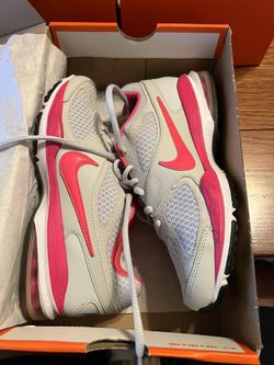 Women Nike Shoes SIZE 6 BRAND NEW 