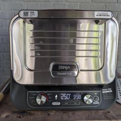 Ninja Woodfire Outdoor Pizza Oven, 8-in-1 Portable Electric Roaster Oven, Heats up to 700°F, 5 Artisan Pizza Settings, Integrated BBQ Smoker 
