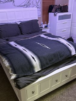 Queen Size Bedframe With Headboard
