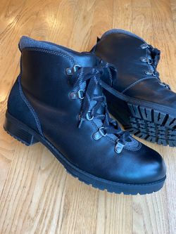 Womens 11 Wide Leather boots by Clarks