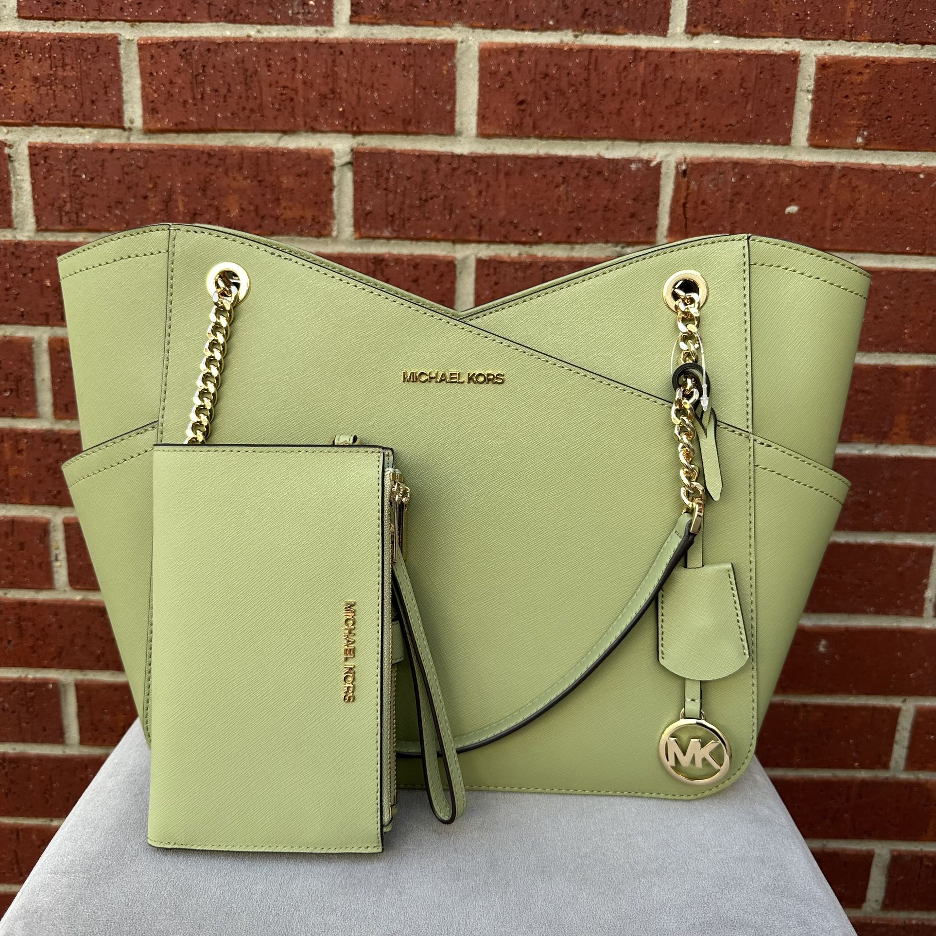 Michael Kors Large Kenly Tote for Sale in Mansfield, TX - OfferUp