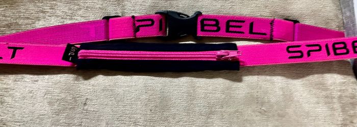 WOMENS RUNNING EXERCISE SAFE KEY/ ETC BELT:  SPIBELT PERFORMANCE SERIES! INCLUDING THE VINTAGE POTTERY KEYCHAIN!