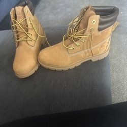 Women’s Timberlands Size 8