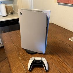 PS5 - Playstation 5 (Digital Edition) with controller