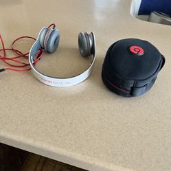 Beats  by dr.  dre.  SOLO HD 