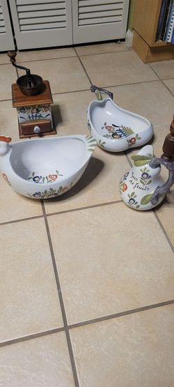 Kitchen display pottery