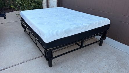 Full Size Bed ( Mattress and Bed Frame ) Excellent condition! Ready to use.