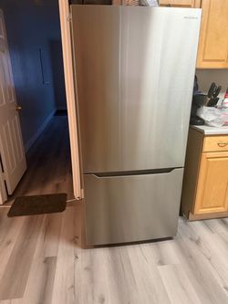 Insignia™ - 30 in. Wide 18.6 Cu. Ft. Bottom Freezer Refrigerator with ENERGY STAR Certification - Stainless Steel