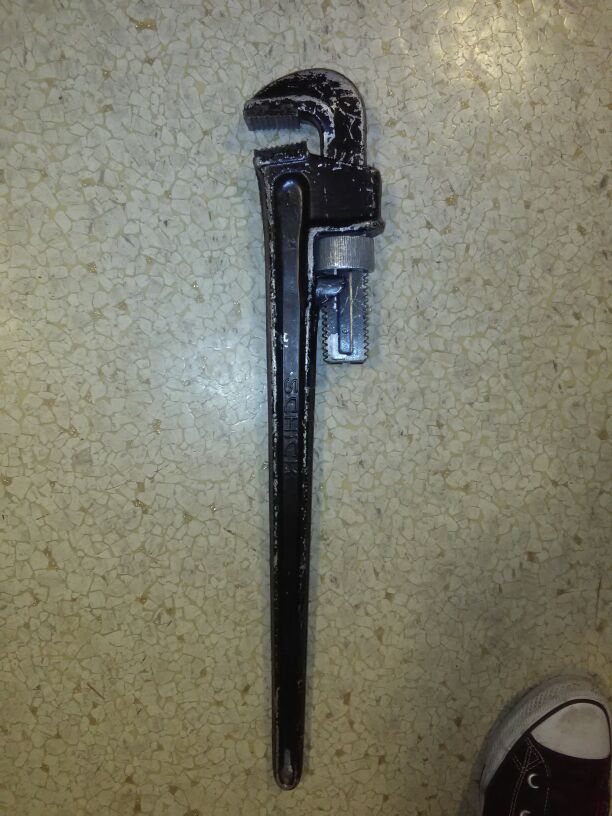 Shake 24-inch magnesium pipe wrench World War II era