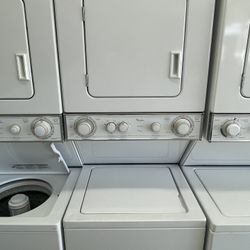 24’ Whirlpool 220v Washer And Electric Dryer Combo Set In Excellent Condition 