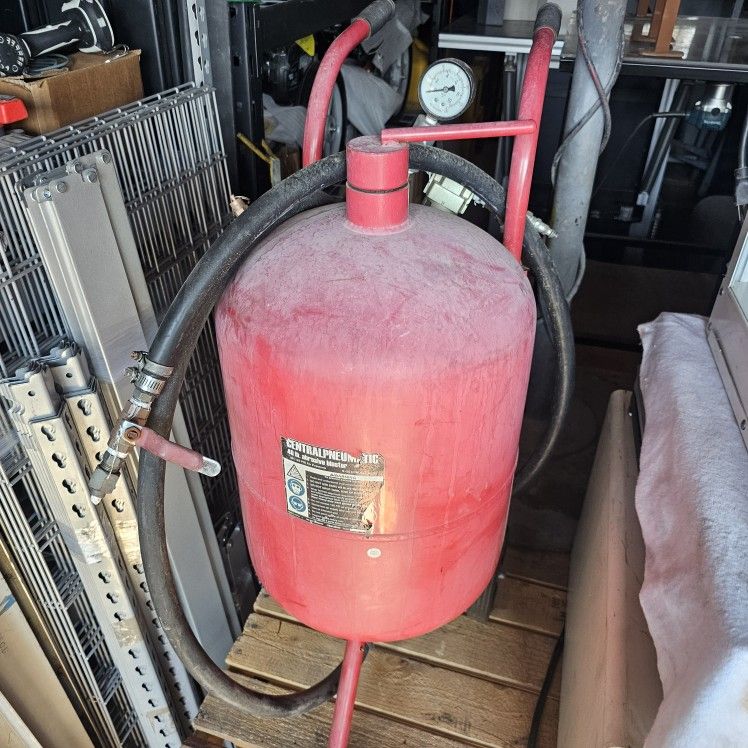 40 lb. Abrasive Sand Blaster