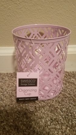New with tag pink organizer bath or desktop