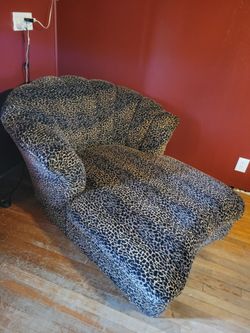 cheetah print leopard print furniture couch chaise
