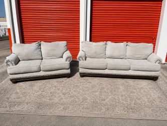 Couch set (Delivery Available)