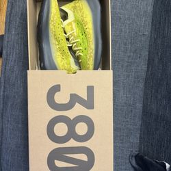 yeezy 380 hylyte size 10.5 men’s brand new 