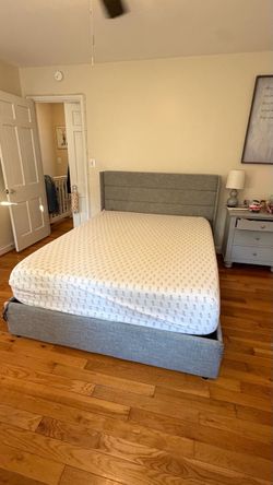 Queen bedfram
