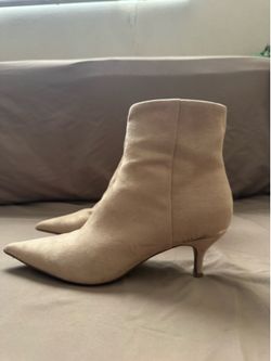 Guess tan suede kitten heels boots size US women 9