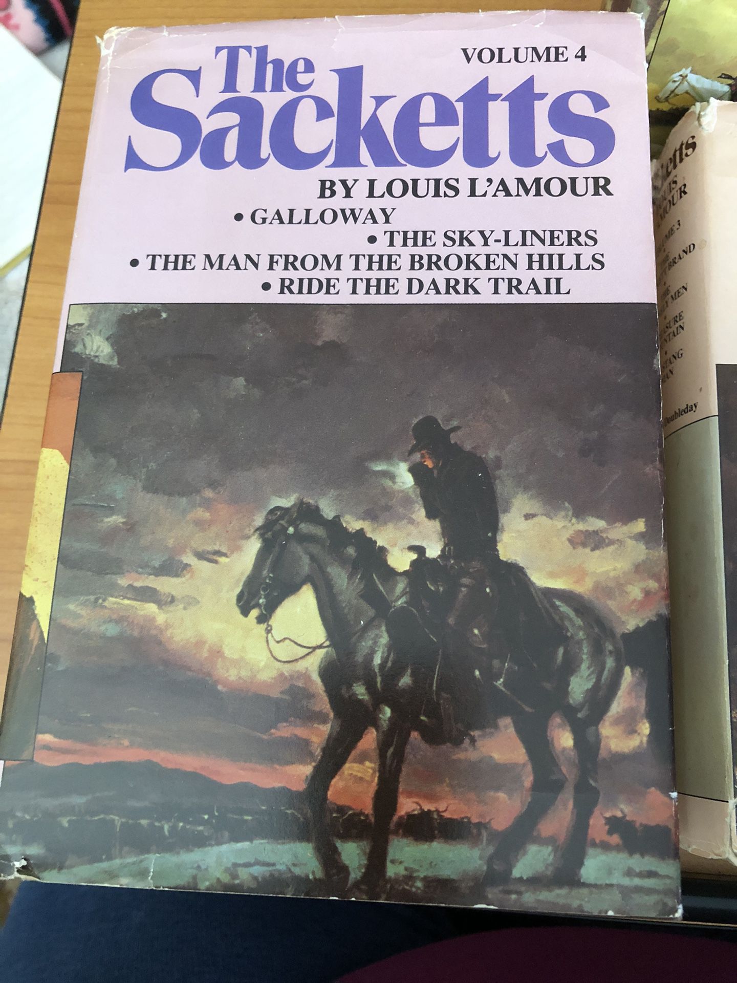 Lot of 6 LOUIS L'AMOUR BOOKS :: 4 SACKETTS + 2 Cowboy Western  Paperback Novels
