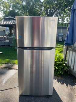 Fridgedaire refrigerator 30 wide 28 deep 69 high