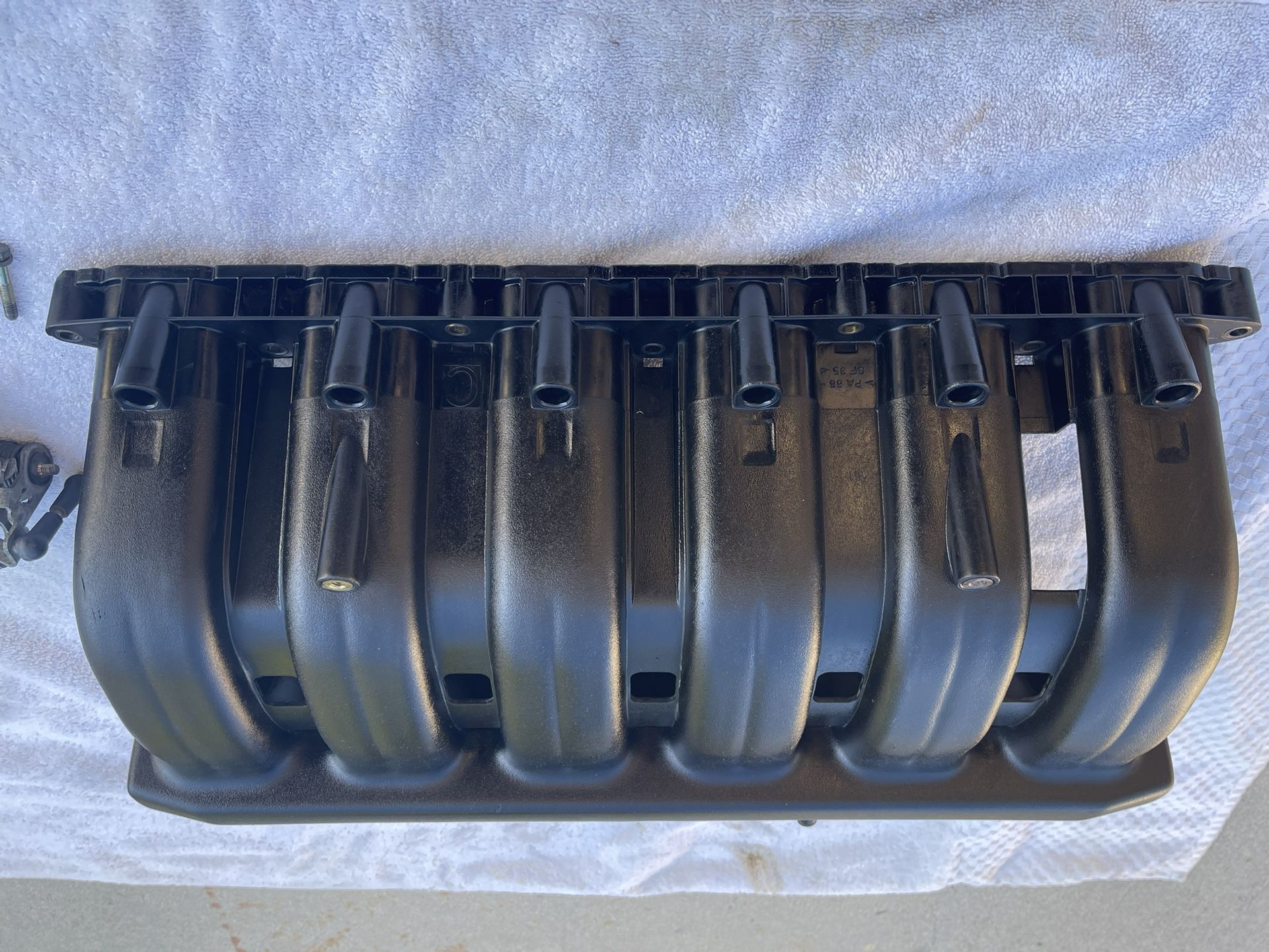 Bmw e36 Intake manifold and stabilizer trunk bar