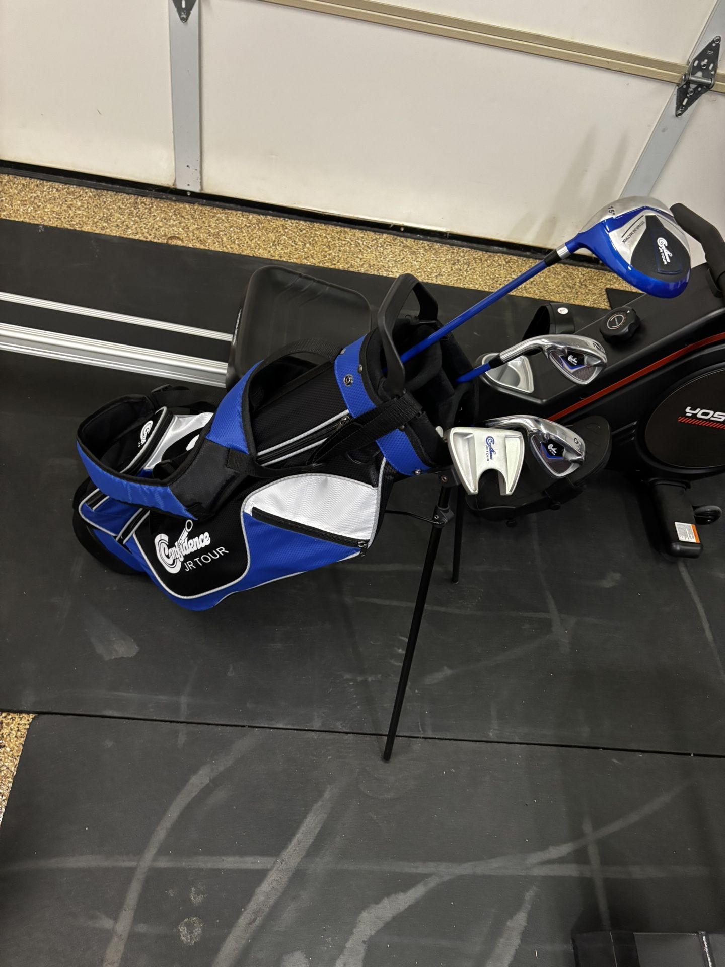 Confidence Golf Junior Golf Clubs Set - Lefty 8-12 Year Olds 70$ OBO Will Deliver Within Reason