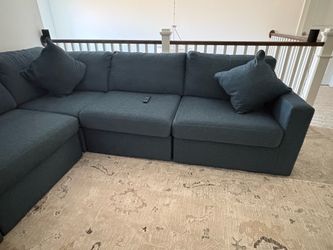 L Shaped sofa - six months old - looks new