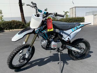**Brand New Dirt Bike 125cc** - Adult size. - Kick Start. - Manual with Clutch. - 4 gears. - Mph 55-60 - Support up 450 lbs. - Alloy rims and suspensi