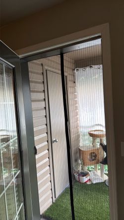 Outdoor screen magnetic door