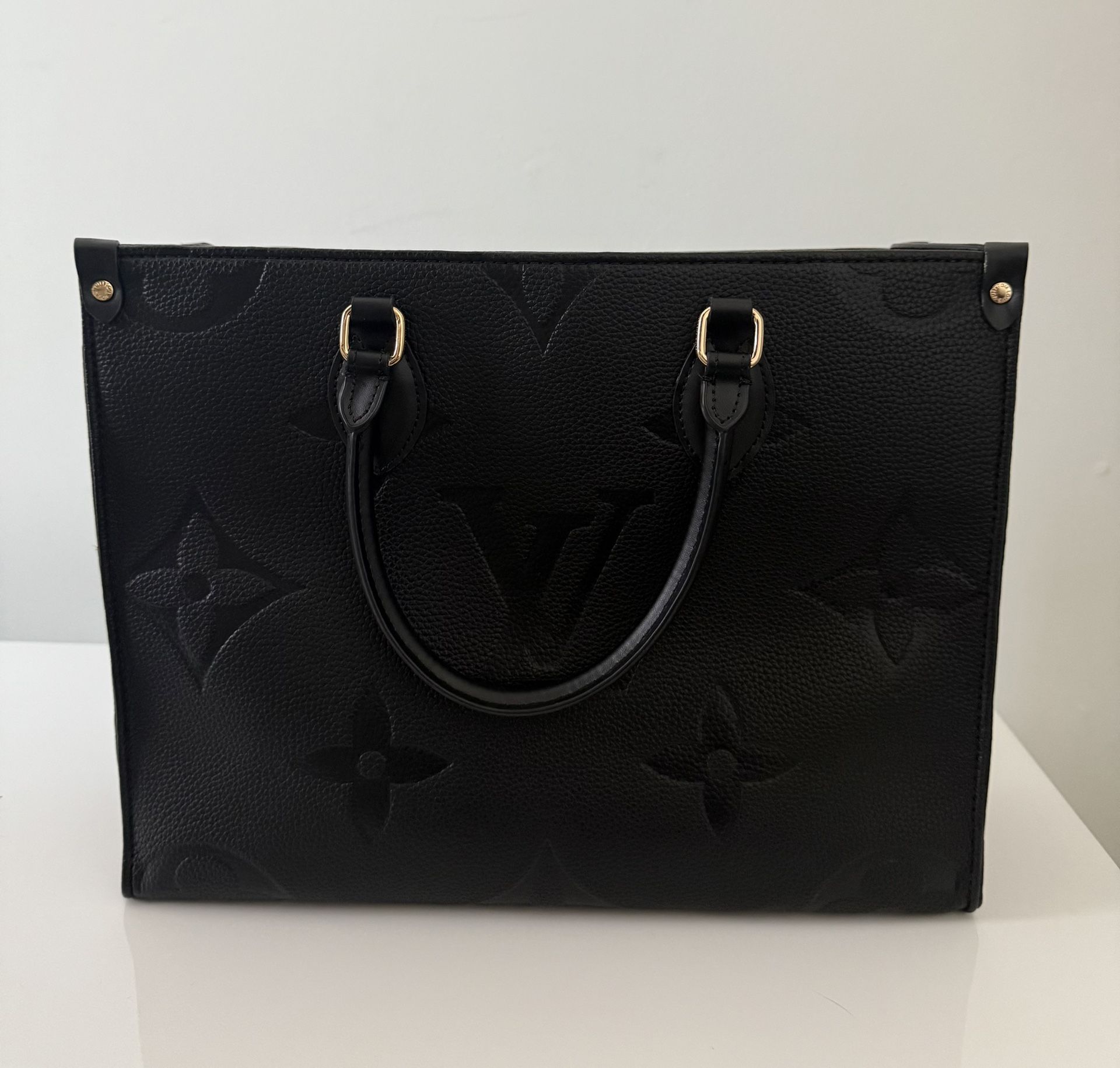 Louis Vuitton OnTheGo Bag - Black Leather