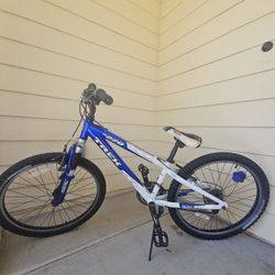 Trek Mountain Bike 