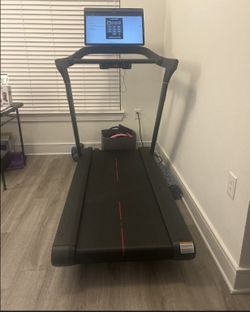2024 Peloton Tread – Excellent Condition, Includes Mat - Melbourne, FL