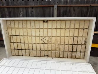 Trays and reservoirs