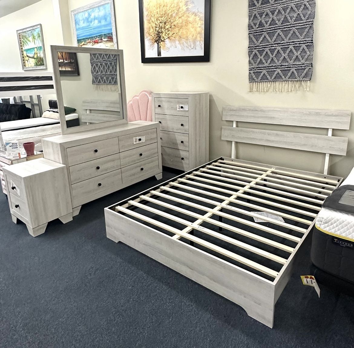 Antique White Queen 4pc Bedroom Set