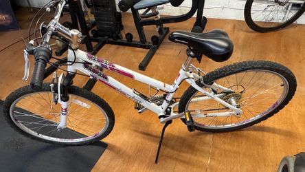 Diamondback Women's Mountain Bike