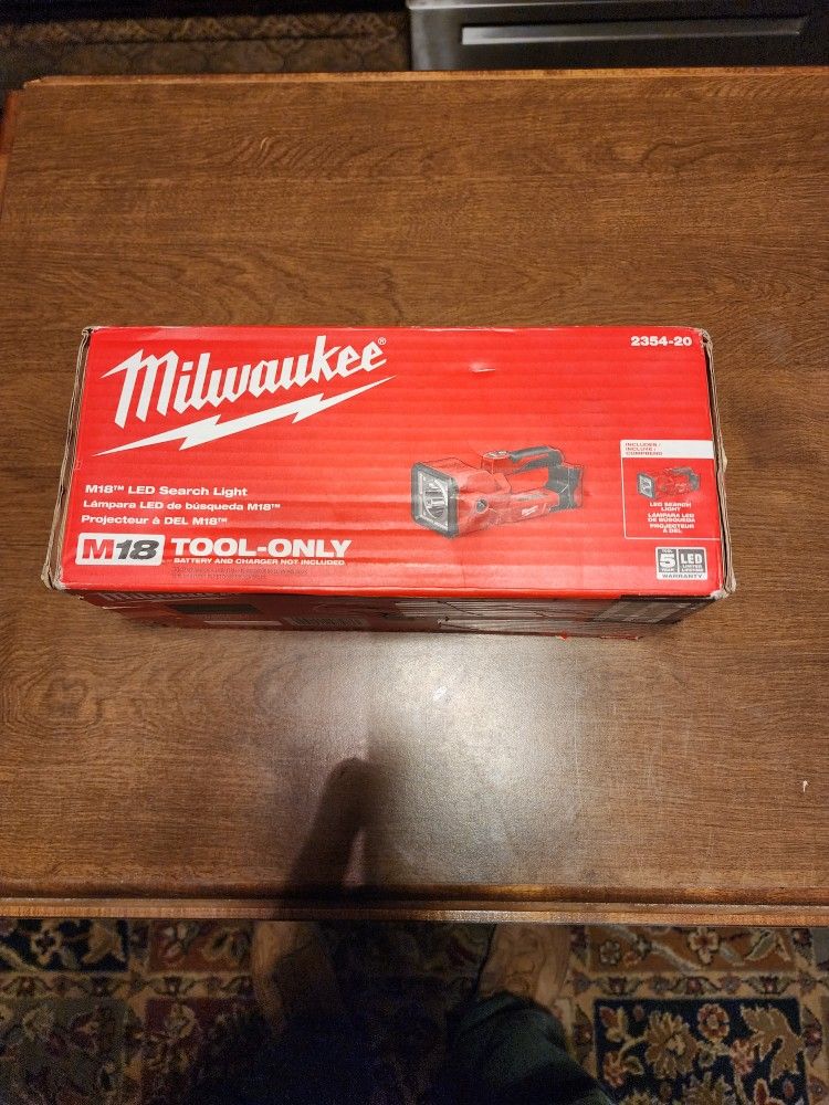 Milwaukee M18 Search Light 2354-20 Tool Only.