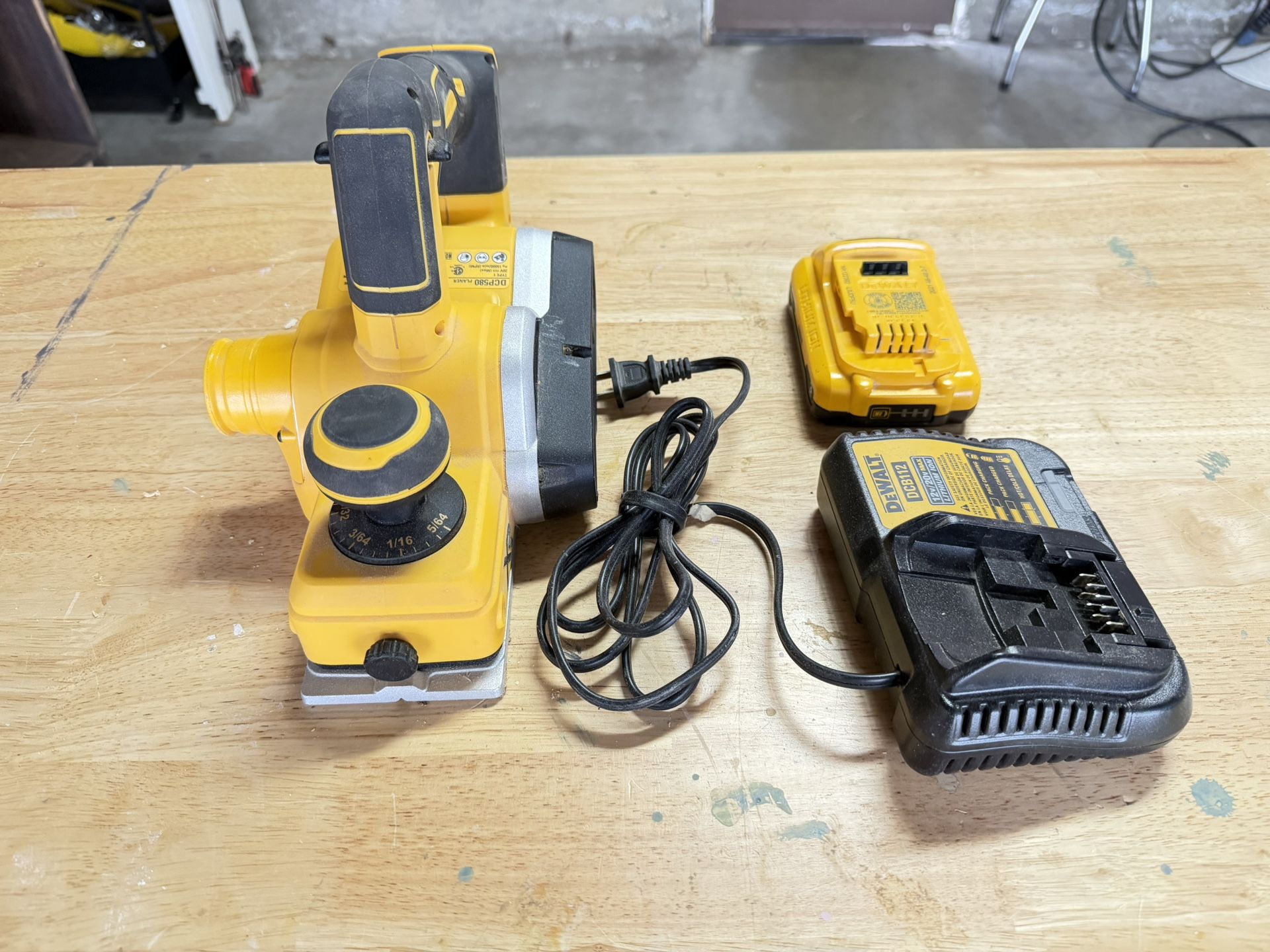 DeWalt 20V Cordless Planer + Battery & Charger