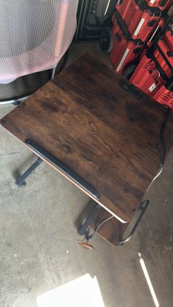 ADJUSTABLE HEIGHT DESK