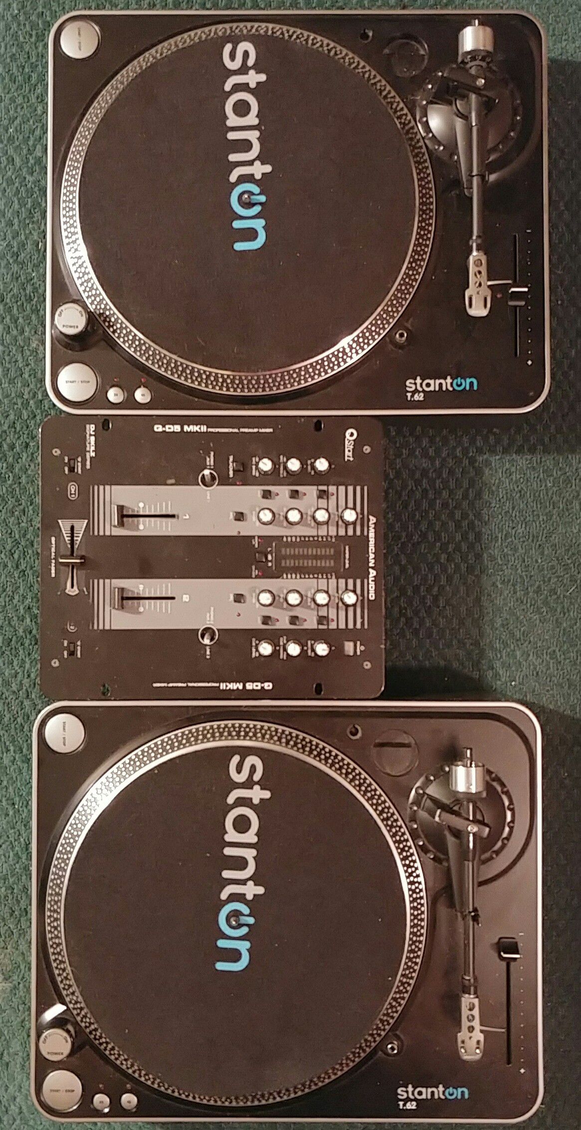2 Stanton t62 turntables/complete DJ setup