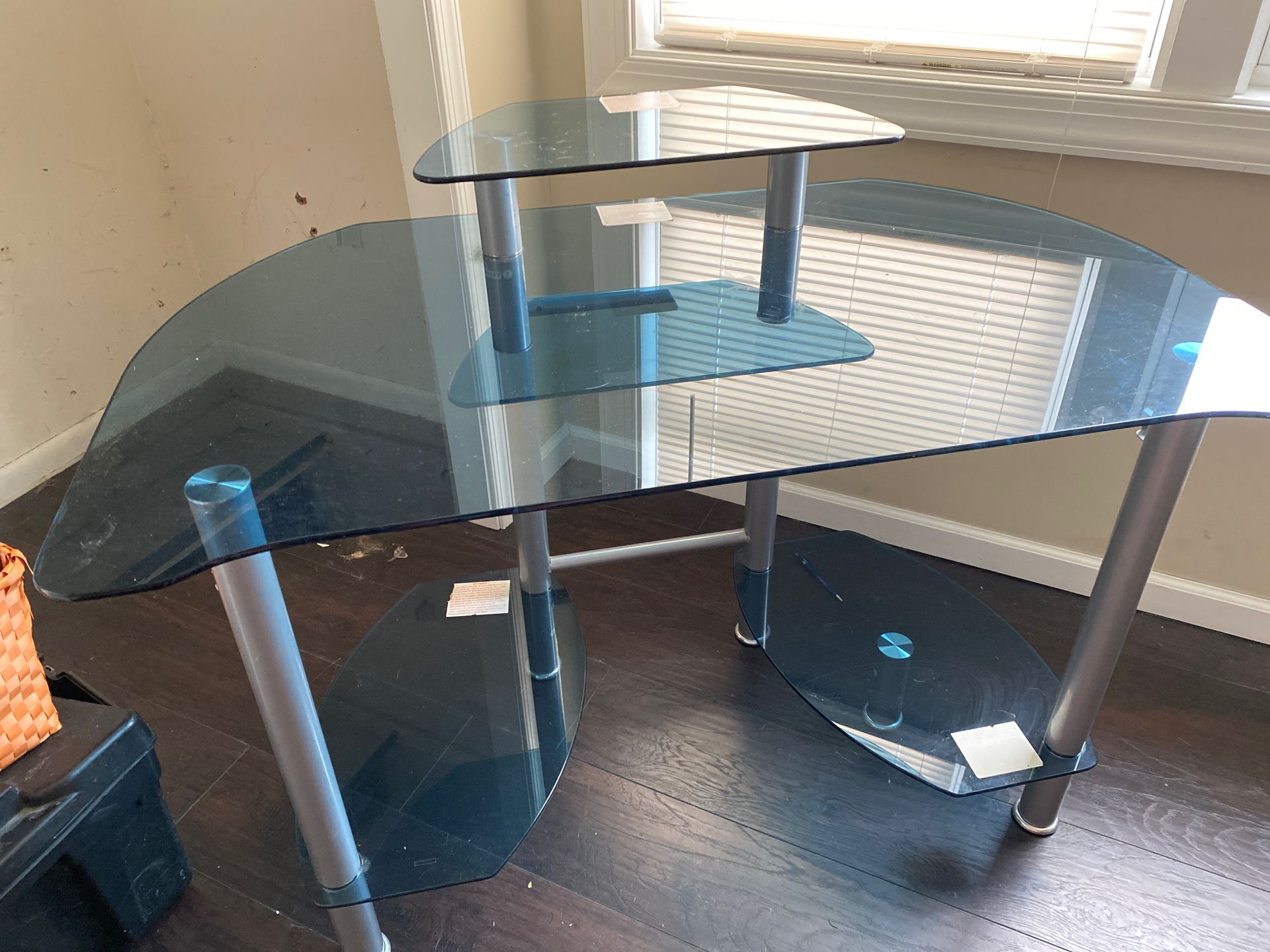 Glass desk with 2 shelves