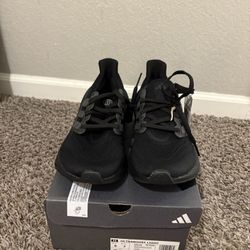 Adidas Ultraboost Light All Black Women’s Size 7