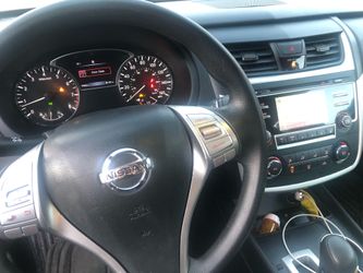 Altima steering wheel and airbag Nissan