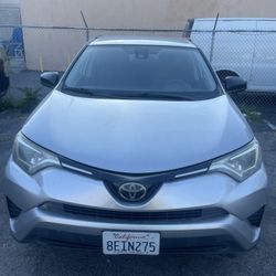 2018 Toyota RAV4–Clean Title 